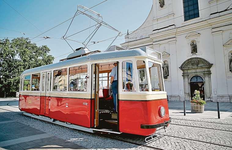 Centrum Brna sice pokrývala dlažba, ale do Králova Pole vedla místy hliněná cesta, což drncalo a bylo to obtížnější