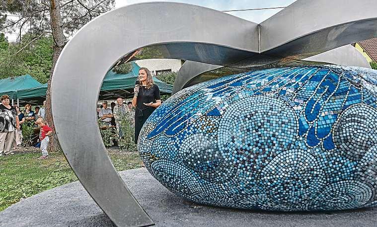 4 23. srpna 2019 Brno, Blansko avyškov Srdce kardinála je zpět doma Odkaz kardinála Tomáše Špidlíka připomíná vjeho rodných Boskovicích památník ve tvaru srdce.