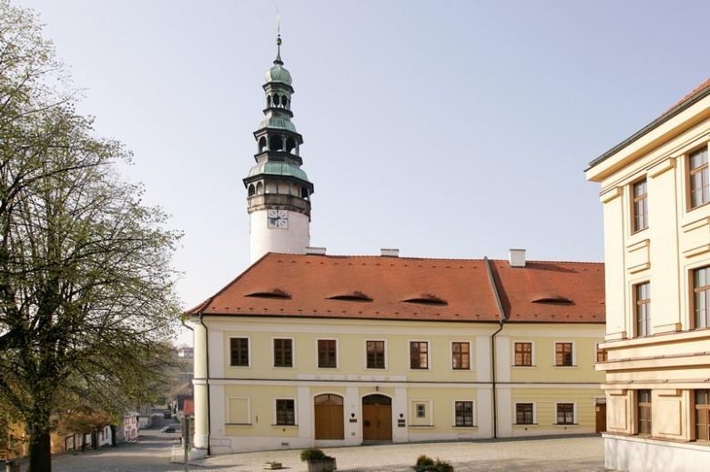 Babylonské rybníky byly roku 1671 vyměněny za Chodský hrad, čímž počalo zakládání