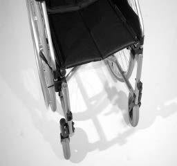 Sejmutí podnožek Ke snadnému přesedání z vozíku a do vozíku a kvůli zmenšení délky vozíku (důležité pro přepravu) jsou