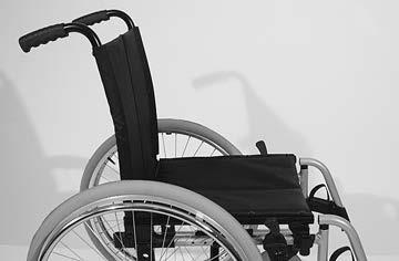Při postrkování vozíku doprovodem musí uživatel položit ruce na područky nebo na klín a nikoli na stranu