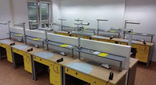 Odsávání výkonné odsávání (600 W) s regulací sacího výkonu (18-27 litrů za sekundu) a nízkou hlučností.
