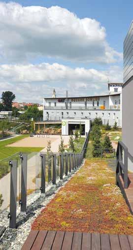 Hotelový komplex s kongresovou halou, konferenčními sály, restaurací, barem, letní terasou, vlastním krytým parkovištěm se střešní zahradou s