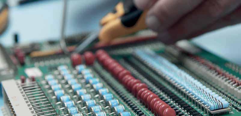 Sada šroubováků Precision ESD 272 K6 Zjednoduší vaši práci: Citlivá práce díky štíhlému tvaru rukojeti a otočné krytky.