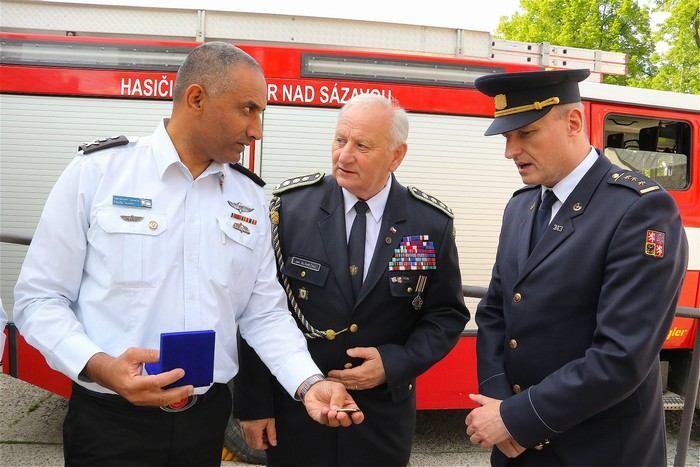 foto a text: Ivo Havlík Slavnostní žehnání automobilu v Rozseči Náves v obci Rozseč byla v sobotu 15. června svědkem slavnostního požehnání nového hasičského dopravního automobilu.