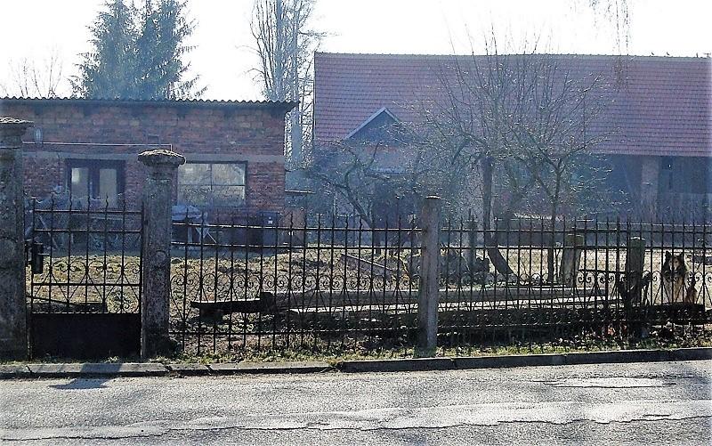 V roce 1902 patřil Františku Horákovi, ten však zemřel a vdova po něm se provdala za Františka Smolíka.