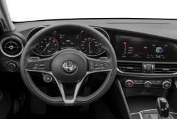 ZDARMA Servisní balíček Easy Care na 3 roky nebo 90.000km První 3 roky, nebo 90.000km se o vaši Giulii postaráme za Vás.