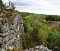 hlavním symbolem celého Českého ráje. Z věží Baba (47 m) a Panna (57 m) se nabízí krásný výhled na malebnou krajinu Českého ráje i okolní regiony.