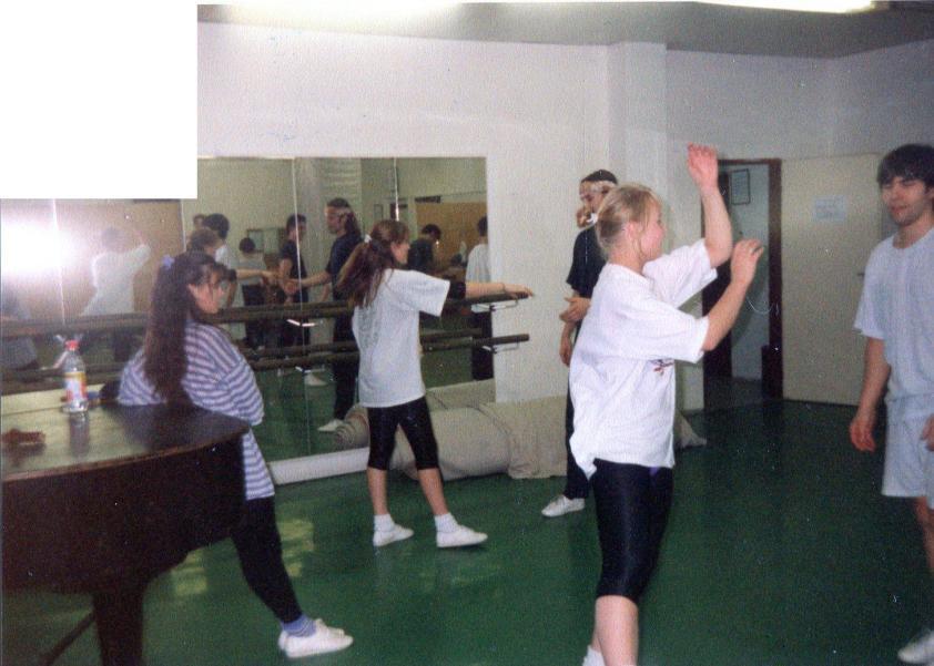 24. 1. 1998 jsme slavili v Cat klubu Honzovy narozeniny. Prý uţ měl 18?! Také se podle toho snaţil chovat a jeho taneční kreace s Radkou při plouţácích byly nenapodobitelné.