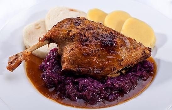 poledního menu 80 Kč Nabídku naleznete na webových