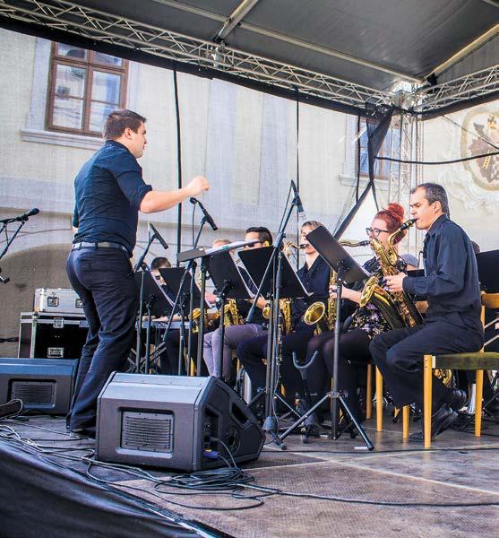 ČERVENEC Bohdanečské kulturní léto NAPLNĚNÍ - Sochařský festival Pardubice Sochy ve veřejném prostoru města Místo konání: Pardubice, rozličné lokace města Termín konání: červenec říjen www.