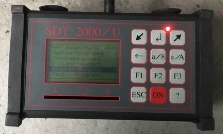 obr. 2-19 Dokmitový tester M-Tronic SDT 2000/U [14] Dokmitový tester TriStar vyvinutý na Ústavu konstruování využívá měření pohybu