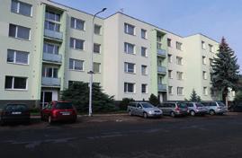 patře o ploše 111 m + terasa 104 m + sklep,5 m. entrální vytápění.