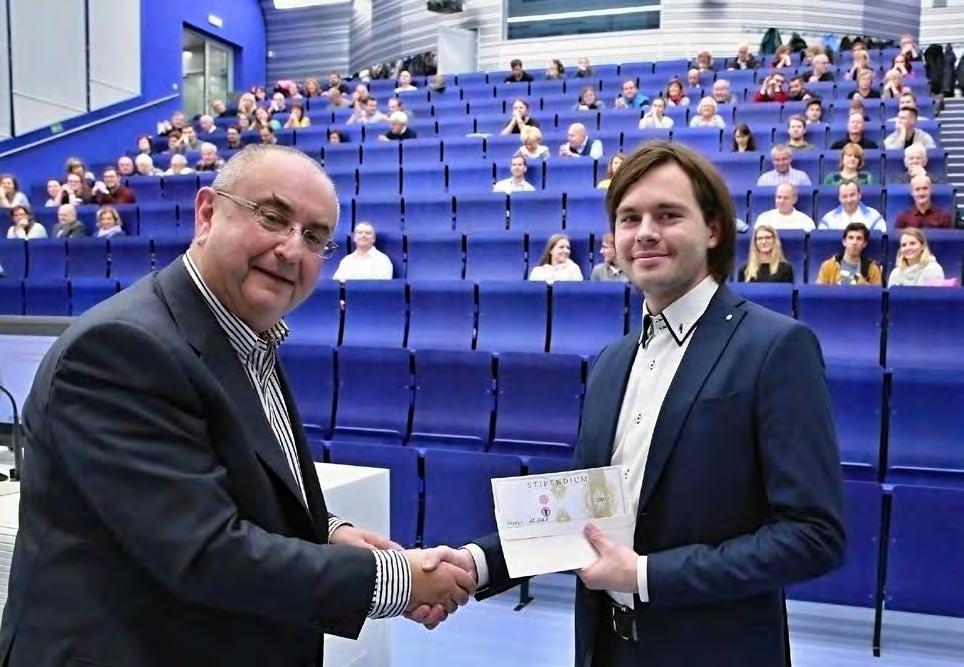 Magisterské studium Doktorské studium Všeobecné lékařství Zubní lékařství Prezenční Kombinované 2016/2017 1 611 288 69 119 2017/2018 1 644 298 70 116 Finanční částky vyplacené na stipendia studentů