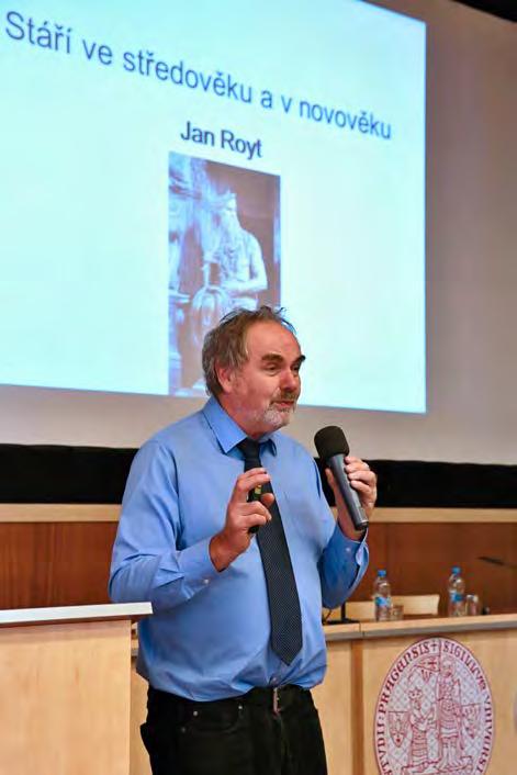 3 STUDIUM Univerzita třetího věku Univerzita třetího věku nabízí dvouletý studijní program s názvem Člověk ve zdraví i v nemoci a podtitulem Podpora zdraví a prevence nemocí. V roce 2018 oslavila 30.