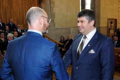 4.3. HABILITAČNÍ ŘÍZENÍ A ŘÍZENÍ KE JMENOVÁNÍ PROFESOREM Přehled jmenovacích řízení na Lékařské fakultě v Plzni 4 AKADEMIČTÍ PRACOVNÍCI A ZAMĚSTNANCI Rok Jméno uchazeče Obor Jmenování k datu prof.