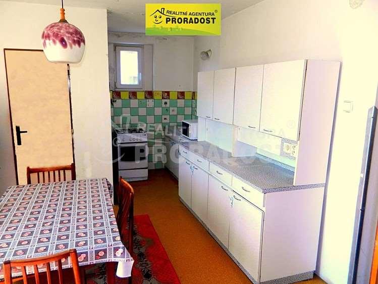 Srovnávané nemovitosti 1. Identifikace Záznam o prodeji srovnávané nemovitosti č. 1 Prodej, Rodinný dům, 149 m 2, Moravská Nová Ves, okres Břeclav Celková cena: 1.690.