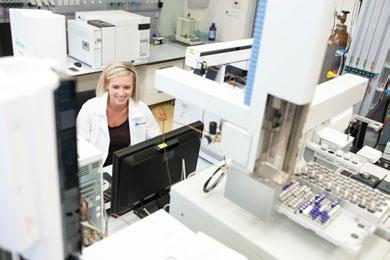 UNIPETROL VÝZKUMNĚ VZDĚLÁVACÍ CENTRUM, a. s. Unipetrol výzkumně vzdělávací centrum, a.s. Unipetrol výzkumně vzdělávací centrum, a.s. (UniCRE) se již 65 let zabývá výzkumem průmyslové chemie.
