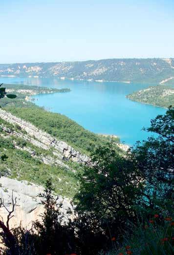 Francie - Provence - Antibes, Verdon, St. Tropez, Monaco, Cannes To nejlepší ze sladké Francie, levandulová pole, divoká příroda kaňonu Verdon, neopakovatelná atmosféra letovisek St.
