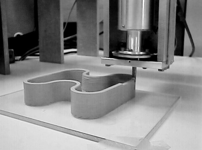 ÚVOD 4 ÚVOD Primitivní metoda aditivní výroby 3DCMP ( z anglického 3D Cementitious Material Print, dále jen 3DCMP) formou kontinuálního vrstvení stavebního materiálu metodou FDM (FDM Fused Deposit