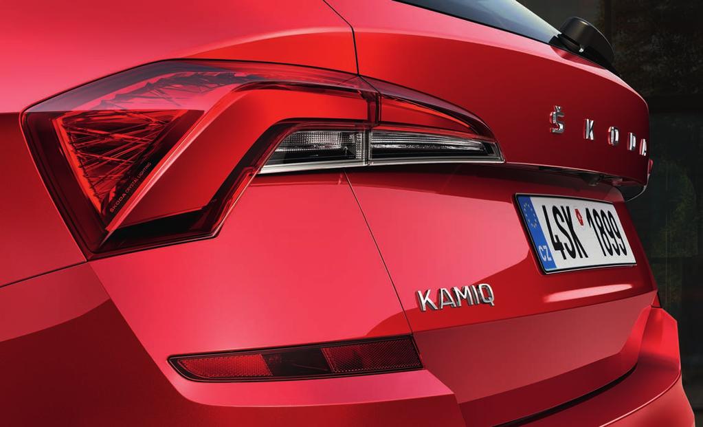 DESIGN, KTERÝ NENÁSLEDUJE, ALE VEDE Nezapomenutelný vzhled: KAMIQ je typický perfektní kombinací robustnosti a dynamických tvarů definovaných designovým jazykem ŠKODA. Je to první crossover značky.
