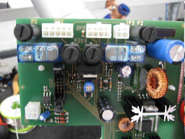 280 AC/DC EXPLANATION Tester or digital millimetre. OL means Open Loop. PICTURE 9 F1 F3 F4 F2 Fuses: F1: 2.
