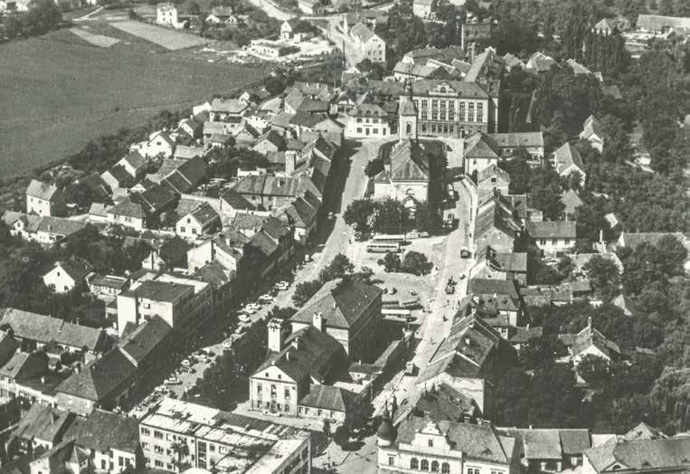 Historie v obrázcích Prosíme vlastníky historických fotografií (od konce 19. století do doby po listopadu 1989), o zapůjčení či darování muzeu.