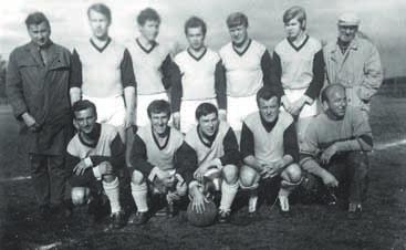 rámek, Franti ek Badinka, Oldfiich Du ánek, Herbert Král Rok 1970 A muïstvo - horní fiada zleva: Petr Babák, Pfiemysl Kroupa, Pavel Babák, Jaroslav