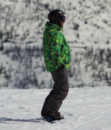 c) Zastavení po pádu na sjezdovce V situaci, kdy se snowboardista po pádu dále pohybuje po břiše či po zádech ze svahu dolů, usilujeme o okamžité zastavení pomocí tlaku snowboardu na sjezdovku (při