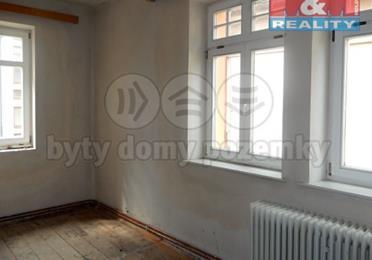 Jedná se pensin a bytvý dům s prvzvnu. V přízemí pensinu se nachází restaurace s kapacitu 25 sb, salnek a kuchyně.