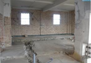 755 m² Prdejna drgerie pdlahvé plše cca 600 m2 se nachází v půvdním přízemním železbetnvém
