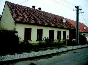 Znalecký posudek číslo 3323 152/16 Strana 4 V principu se jedná o vyhodnocení cen nedávno uskutečněných prodejů nemovitostí srovnatelných svým charakterem, velikostí a lokalitou.