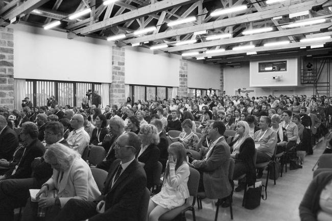 CO JSOU BROUMOVSKÉ DISKUSE Broumovské diskuse jsou konferencí, která se každý rok koná v prostorách benediktinského kláštera v Broumově.