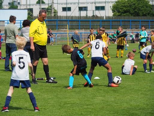 SPORT V HUSTOPEČÍCH FC HUSTOPEČE FOTBALOVÁ NEDĚLE 1.9.2019 (4 soutěžní zápasy během jednoho dopoledne) 9.00 FC Hustopeče - RAFK Rajhrad (starší žáci) 10.