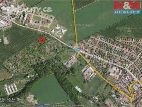 Srovnávací nemovitosti (SN): Stavební pozemky: 1) Stavební pozemek Nabídková cena: 555 000 K Upravená nabídková cena: 284,00 K za m2 Lokalita: Opo no Vým ra: 1 951 m2 Voda: Dálkový vodovod Elekt ina: