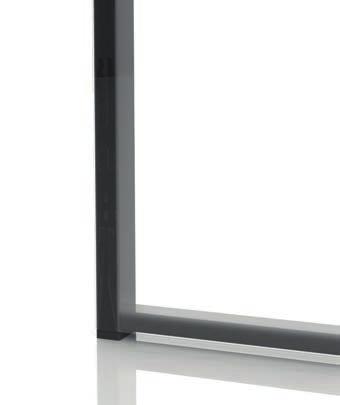 Okno je vyrobeno z čirého nebo zeleného plastu (zelená varianta je vhodná jako ochrana před záblesky při svařování).
