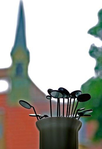 O VŠEOBECNÉ FAKULTNÍ NEMOCNICI V PRAZE 17 prof. MUDr. Tomáš Zima, DrSc., MBA doc. MUDr. Alexander Pilin, CSc. soudní lékařství: biochemie a cytogenetika vedoucí laborant RNDr. Hana Benáková, MBA Mgr.