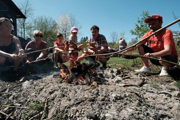 dubna byla na Kojetíně na vyhlídce u pikritových mandlovců slavnostně zasazena lípa srdčitá.