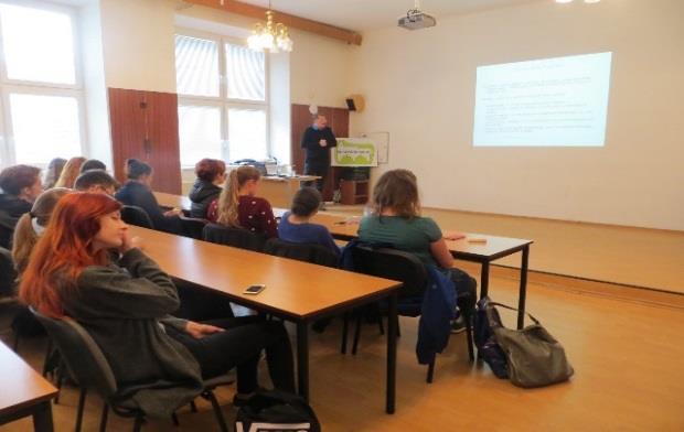 Studentům byl představen pojem udržitelný rozvoj, jeho vývoj, za kterým stála zejména OSN, vztah člověka k přírodě a výzvy