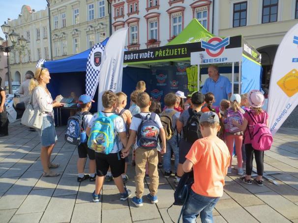 Na náměstí byl prezentován výukový autobus KODIS, který ukázal, jak funguje doprava v Moravskoslezském kraji.