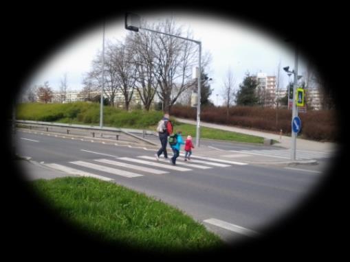 v obci (v %) v obci v noci (v %) mimo obec v noci (v %) na přechodu pro chodce Počet chodců - viníků DN pod vlivem alkoholu či Počet přestupků chodců celkem *) U těchto průměrů není vzhledem ke