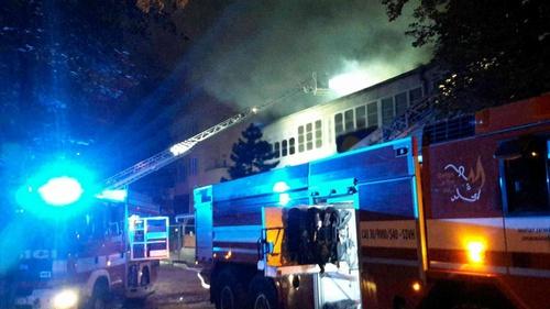 Vybrané mimořádné události Noční požár střechy v Brně způsobil vysokou škodu K požáru střechy objektu na ulici Bayerova vyjížděli 9. července profesionální a dobrovolní hasiči krátce před půlnocí.