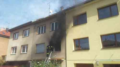 Duchapřítomní lidé zachránili seniora z hořícího domu Dne 11. září dopoledne zasahovaly čtyři hasičské jednotky u požáru v rodinném domě v Brně- Řečkovicích.