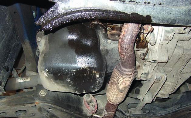 Neakceptovatelné poškození» mechanicky poškozená a promáčklá spodní část prahu nebo nápravy» rýhované brzdové kotouče