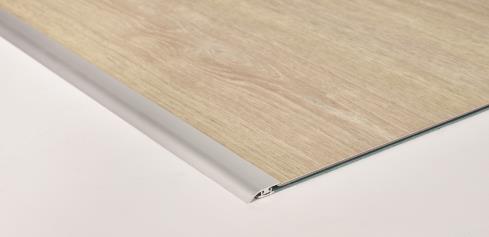 Elegantní hliníkový profil pro minimalistický design, který podlaze propůjčuje elegantní a moderní vzhled - Odolné a snadné řešení pro zakrytí spáry mezi 2