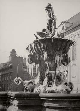 36 CENTRAL 37 Od domu zábavy k centru kultury K historii domu v Denisově ulici, v němž se nachází ať už ve funkčním stavu, či nikoli Muzeum umění, Divadlo hudby, kino Central, kavárna či bar, bylo v