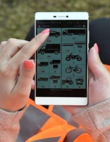 Ruční průzkum intenzit dopravy CSD 2016 Mobilní aplikace Speciální mobilní aplikace CSD 2016 Pomocník při navádění (GPS modul) Automatické hlášení o poloze Ukládání informací o čase průjezdu vozidla