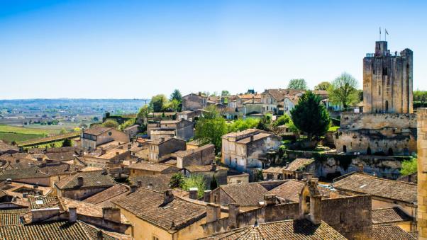 06.2020 Po zápasech ve skupinách přichází den volna. V tento den si vyjedeme doz vinařské oblasti Saint Emilion. Saint Emilion je půvabná středověká vesnice v srdci známé vinařské oblasti Bordeaux.