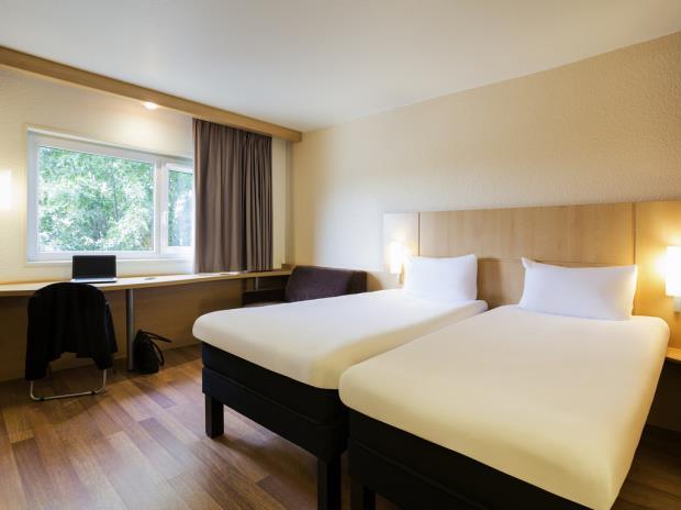 Náš hotel: Hotel Ibis Bordeaux Lac *** Poloha: Ibis Hotel Lac má výbornou polohu, je vzdálený jen 15 minut chůze nebo 1 tramvajovou zastávku od hlavní haly.
