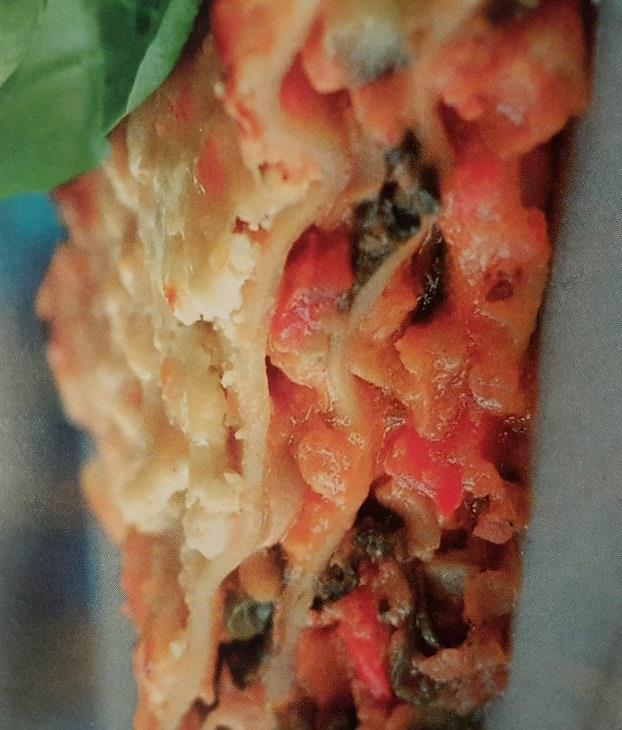 7. Hotové lasagne servírujeme se salátem.